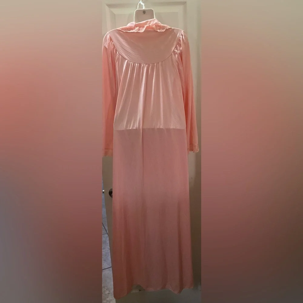 Vintage Robe - Picture 4 of 6